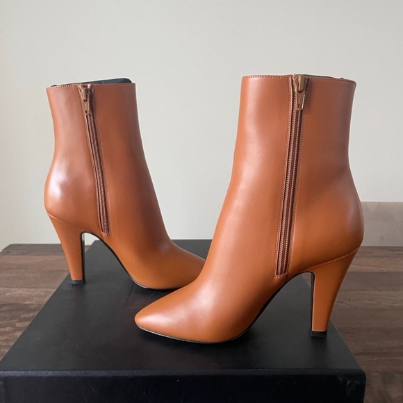 Saint Laurent Leather Boot in Cuoio. Size 37 EU - Picture 7 of 15